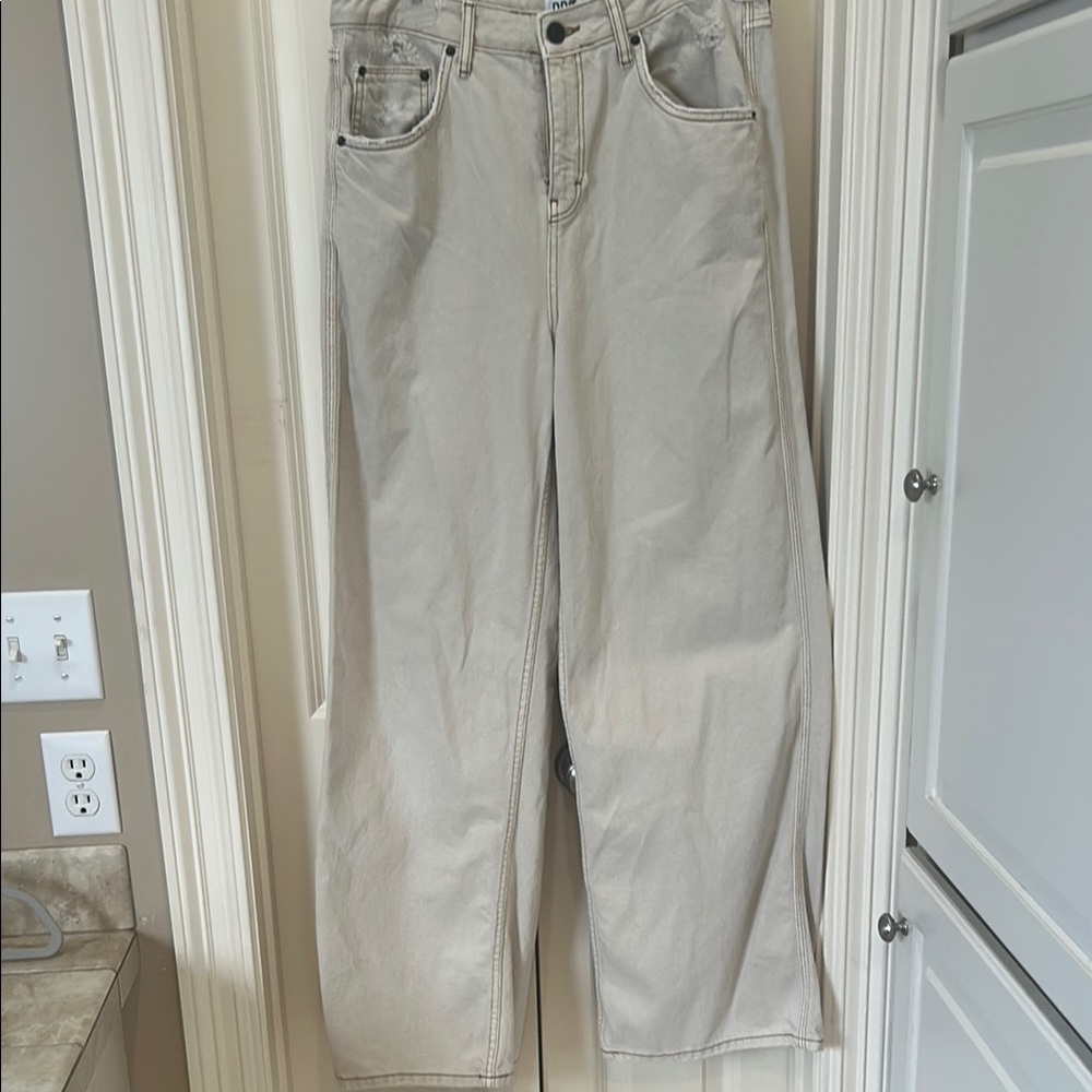 Beige Wide-Leg Jeans